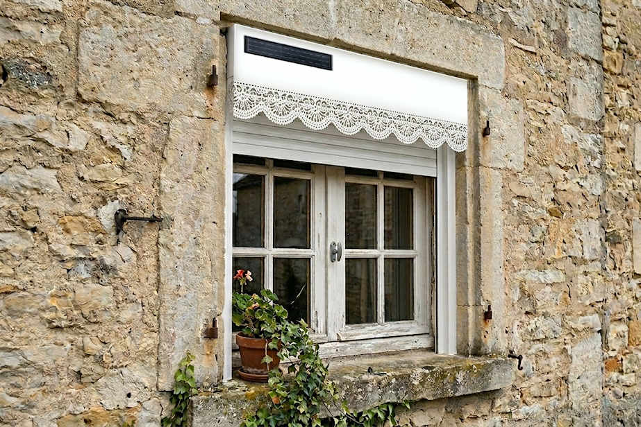volet roulant solaire avec lambrequin integre